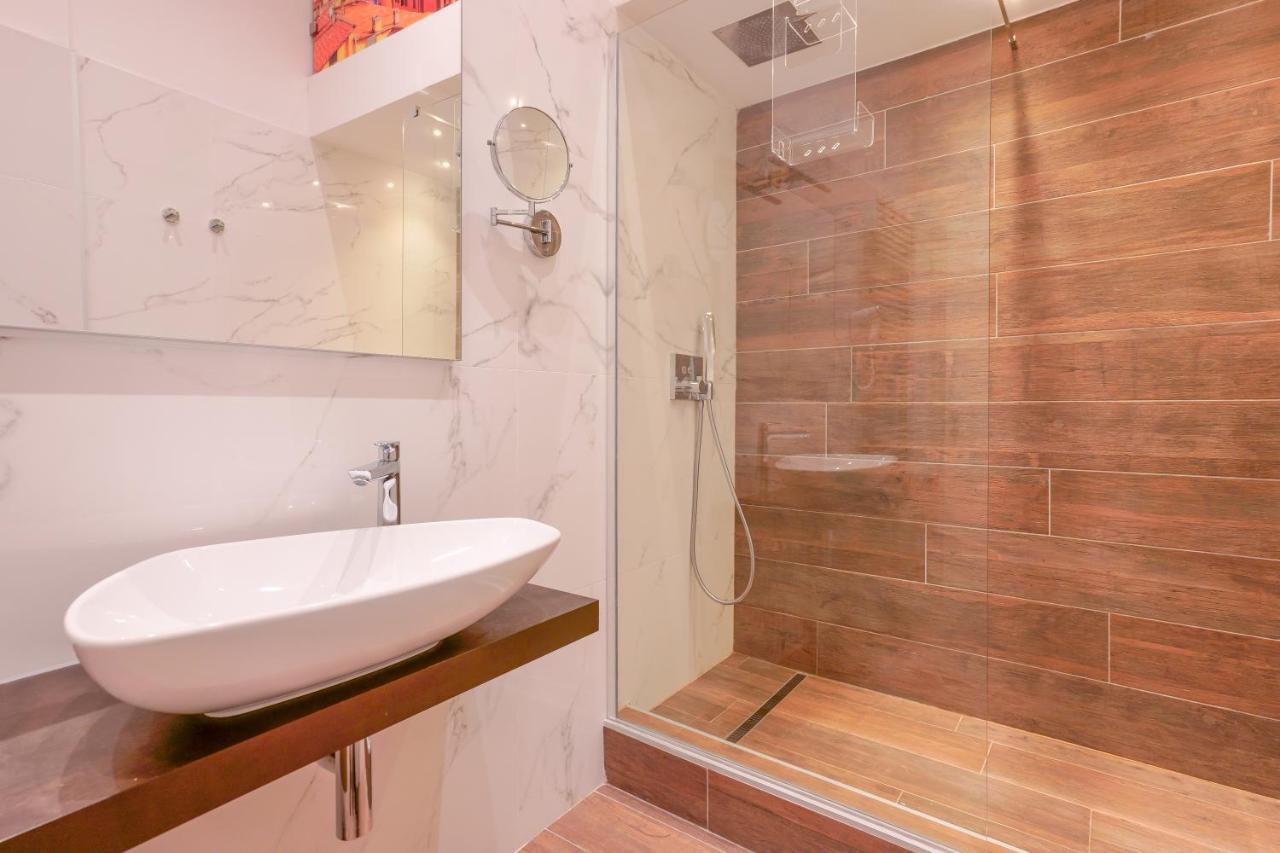Attico Di Via D'Azeglio Bed & Breakfast Bologna Bagian luar foto