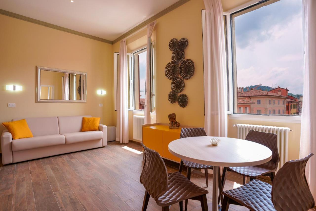 Attico Di Via D'Azeglio Bed & Breakfast Bologna Bagian luar foto