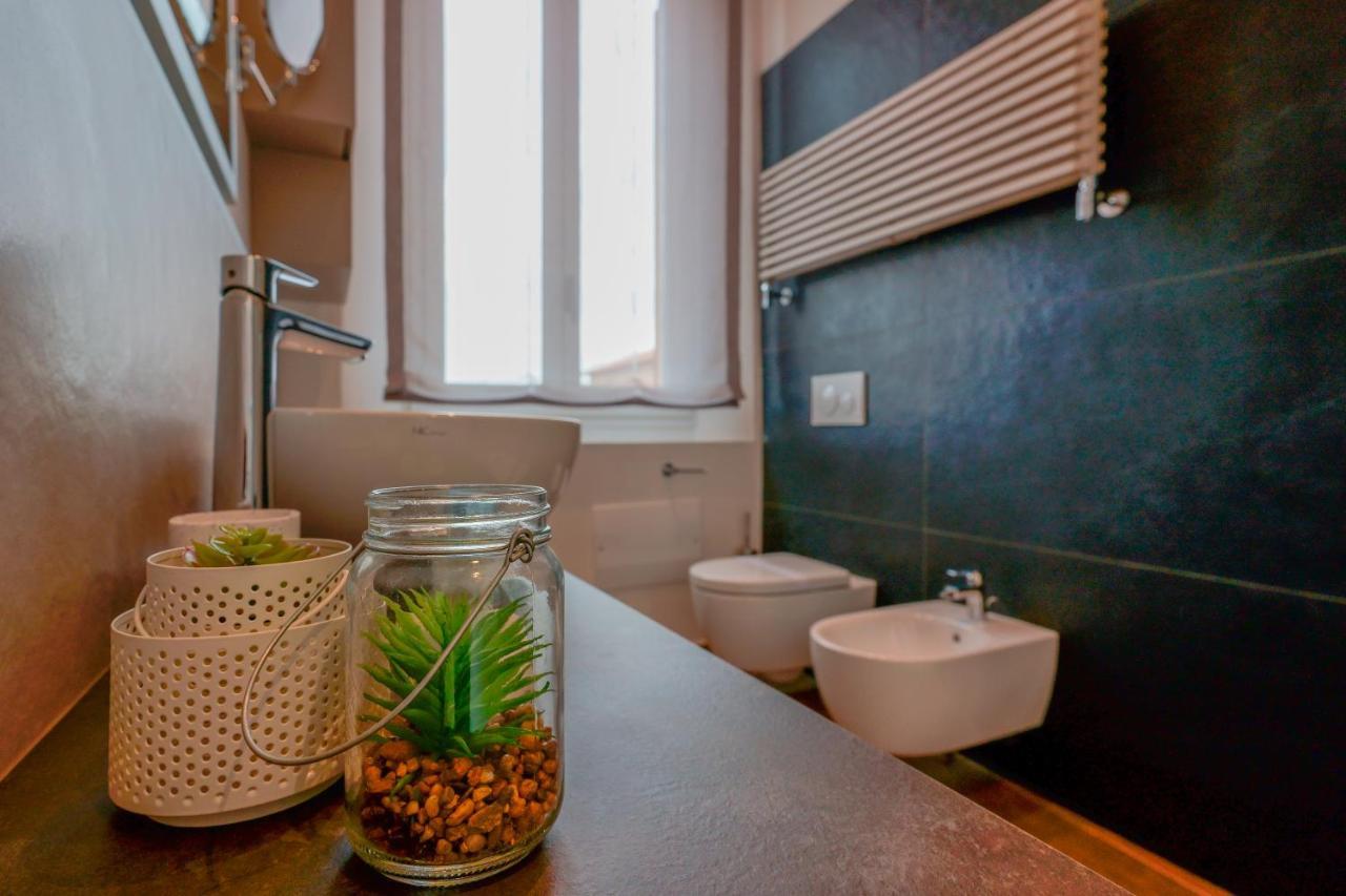 Attico Di Via D'Azeglio Bed & Breakfast Bologna Bagian luar foto