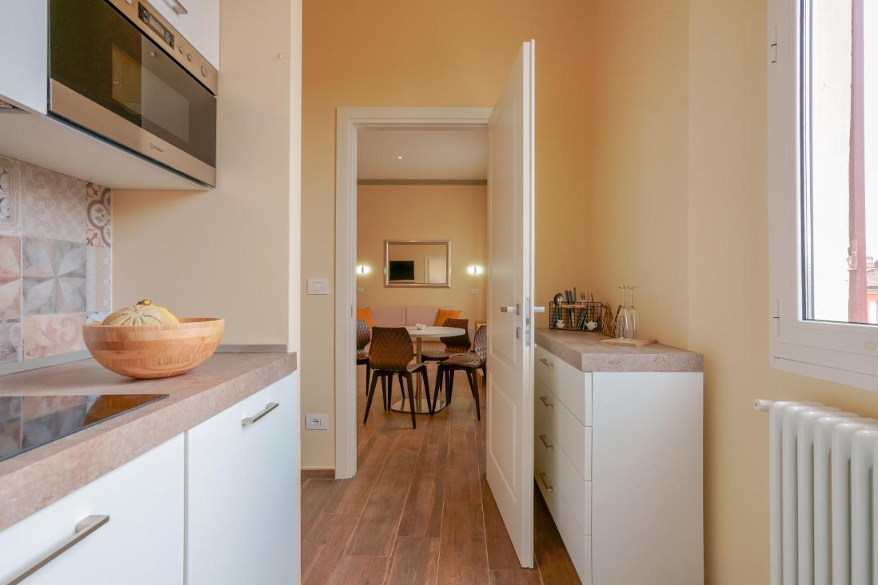 Attico Di Via D'Azeglio Bed & Breakfast Bologna Bagian luar foto