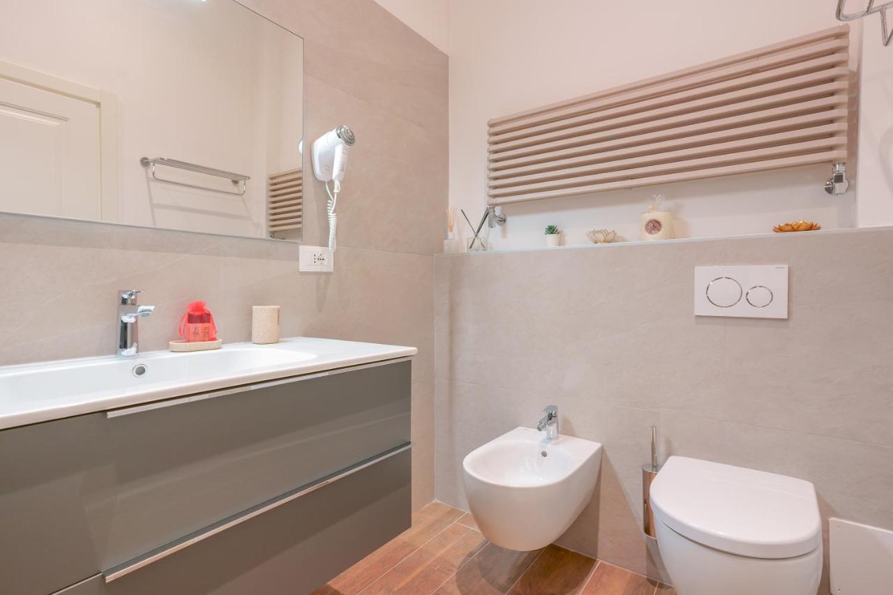 Attico Di Via D'Azeglio Bed & Breakfast Bologna Bagian luar foto