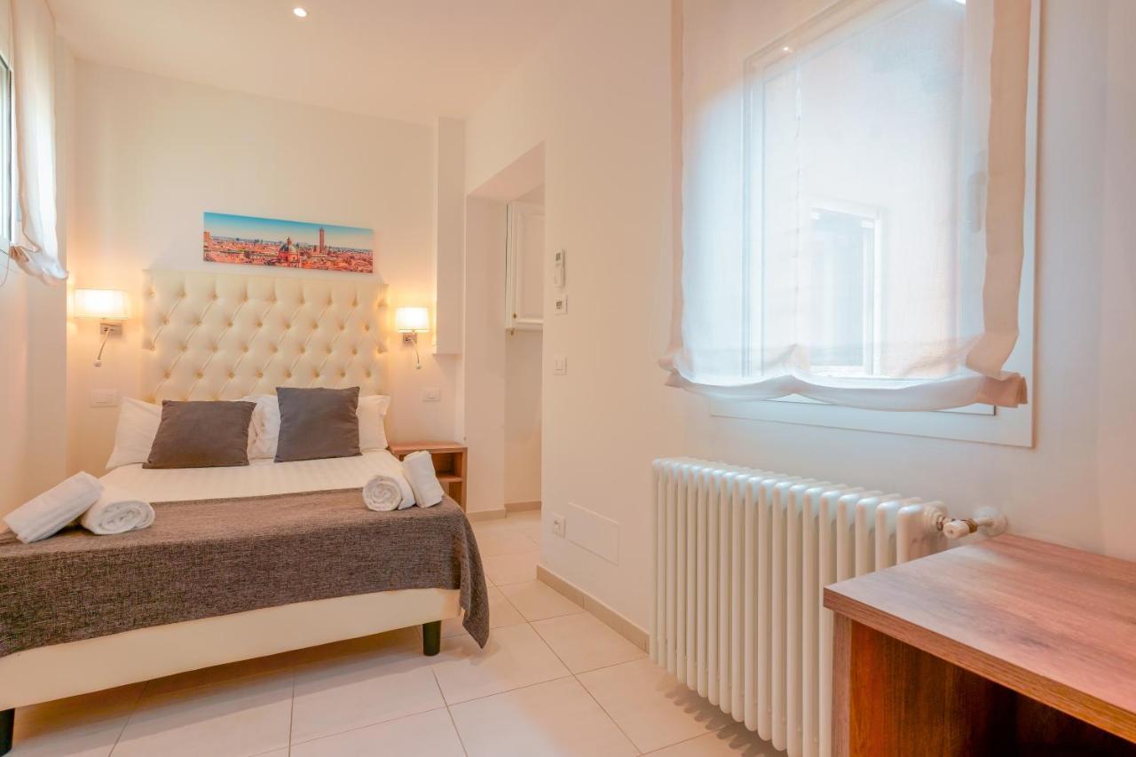 Attico Di Via D'Azeglio Bed & Breakfast Bologna Bagian luar foto
