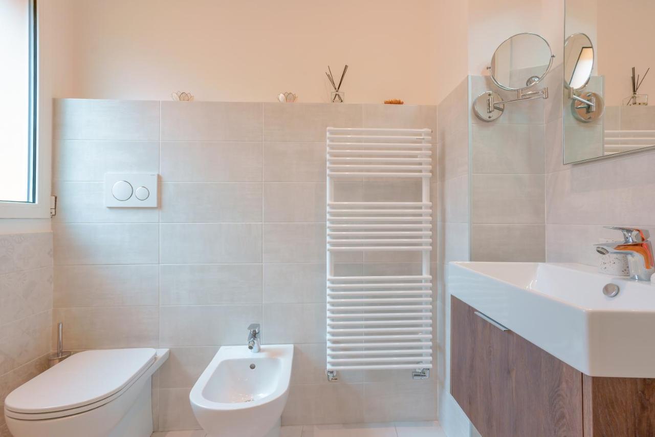 Attico Di Via D'Azeglio Bed & Breakfast Bologna Bagian luar foto
