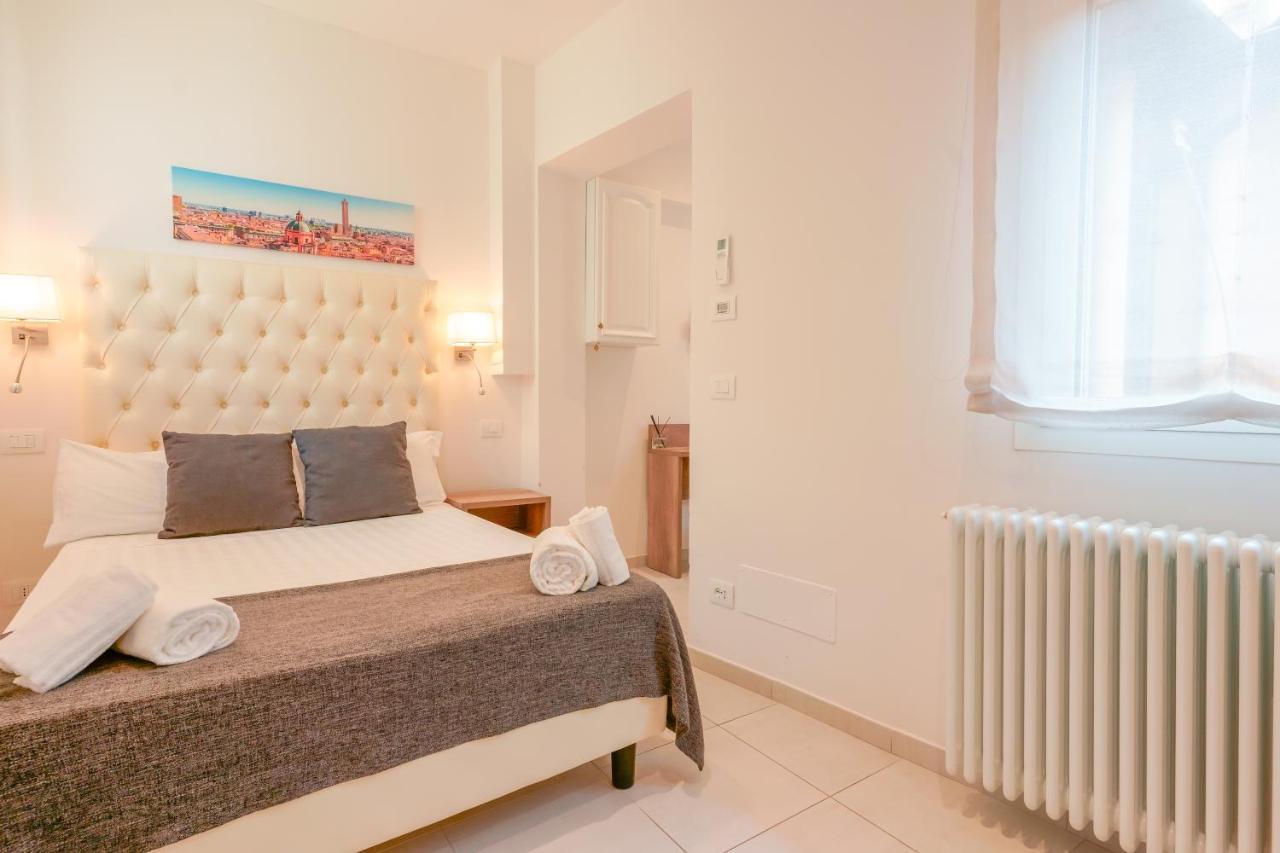 Attico Di Via D'Azeglio Bed & Breakfast Bologna Bagian luar foto