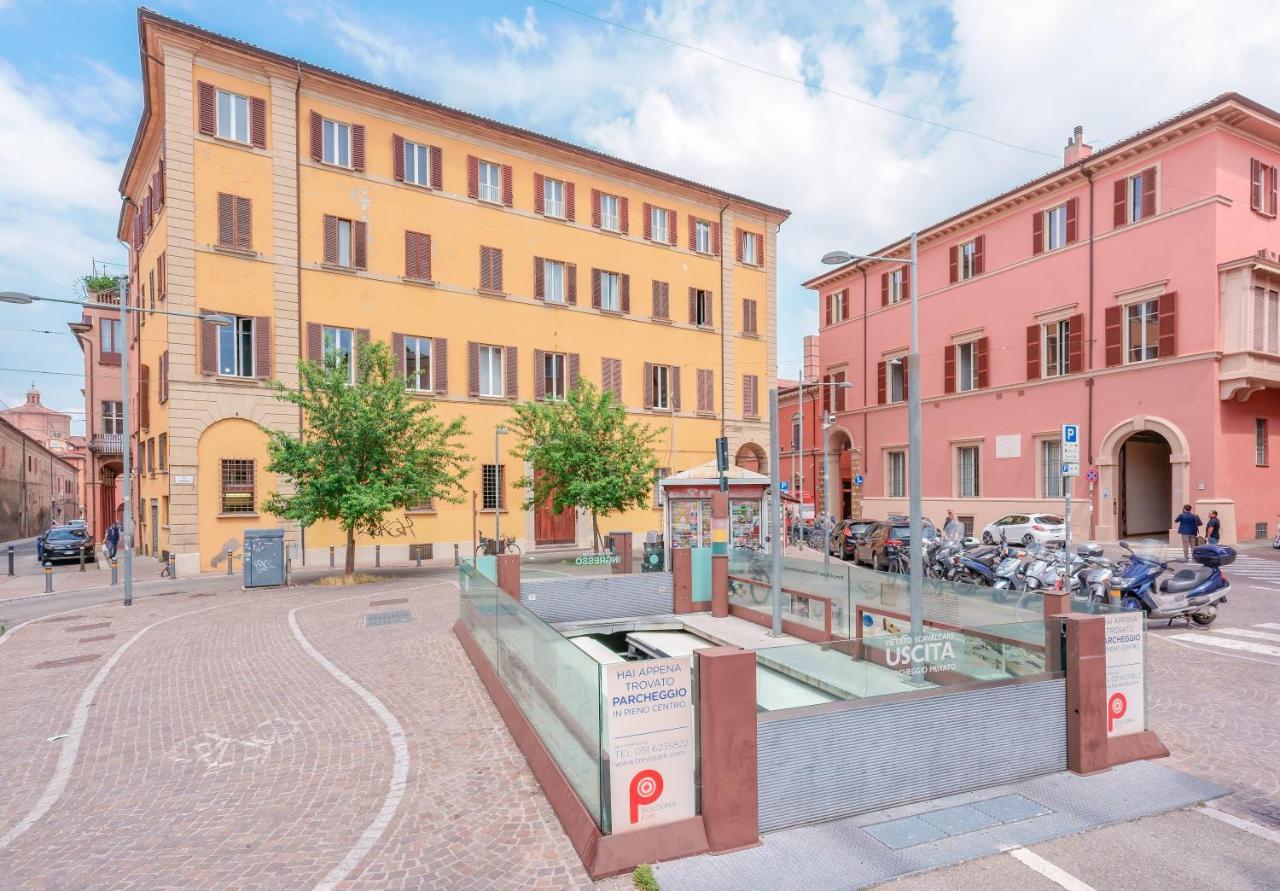 Attico Di Via D'Azeglio Bed & Breakfast Bologna Bagian luar foto