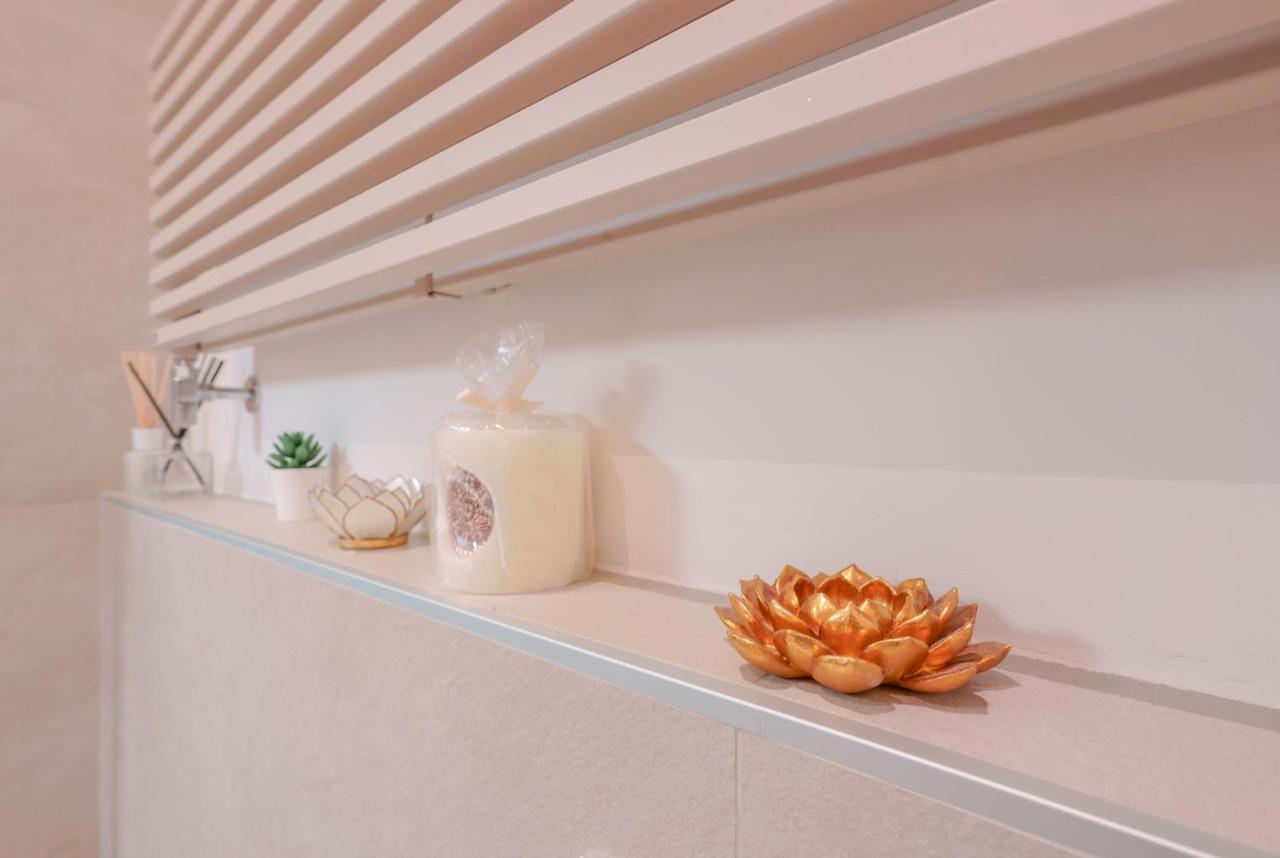 Attico Di Via D'Azeglio Bed & Breakfast Bologna Bagian luar foto
