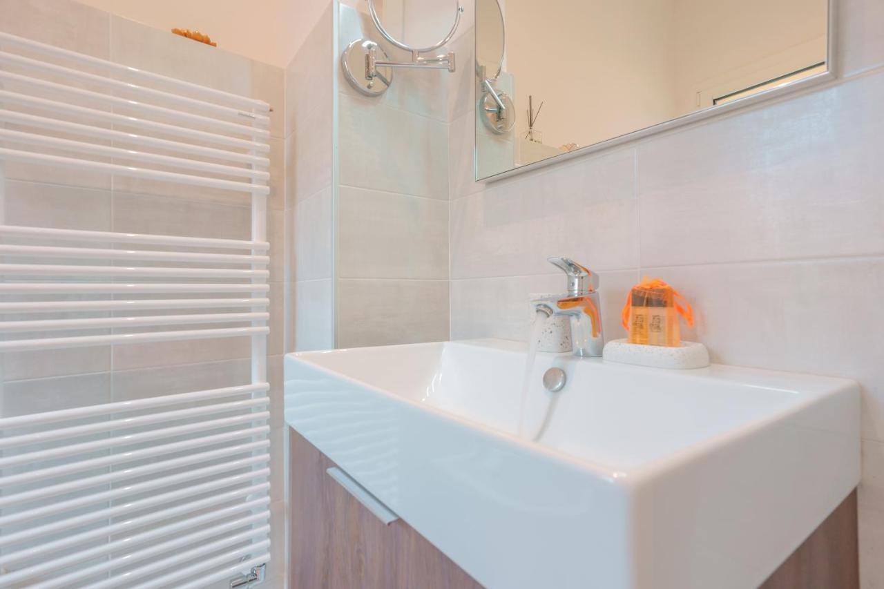 Attico Di Via D'Azeglio Bed & Breakfast Bologna Bagian luar foto