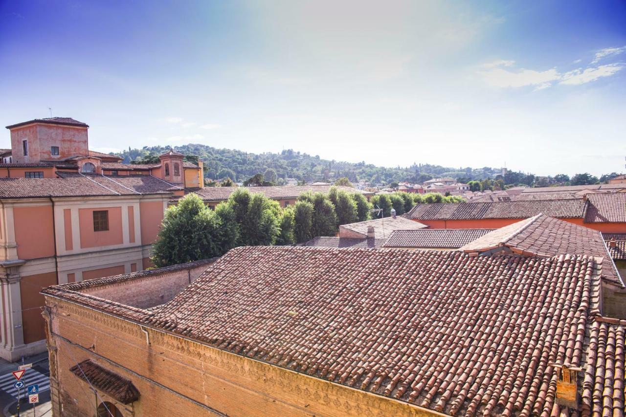 Attico Di Via D'Azeglio Bed & Breakfast Bologna Bagian luar foto